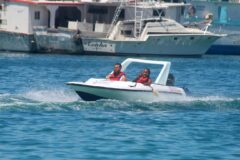 riding speed boat nassau bahamas