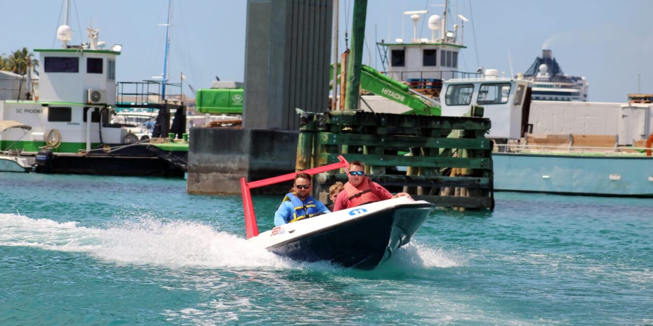 speed boat riding at nassau